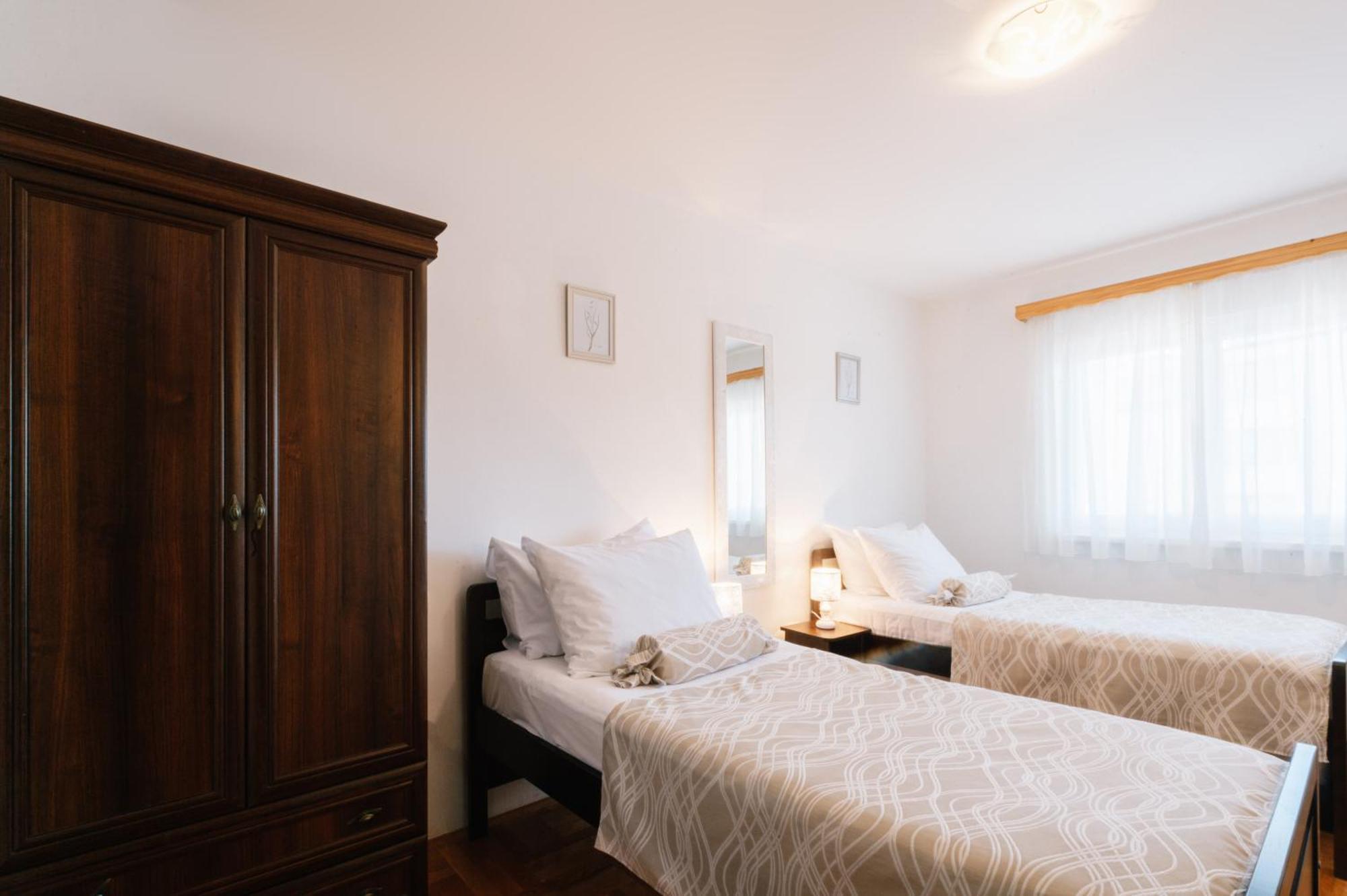 Irish House Medugorje Aparthotel Bilik gambar